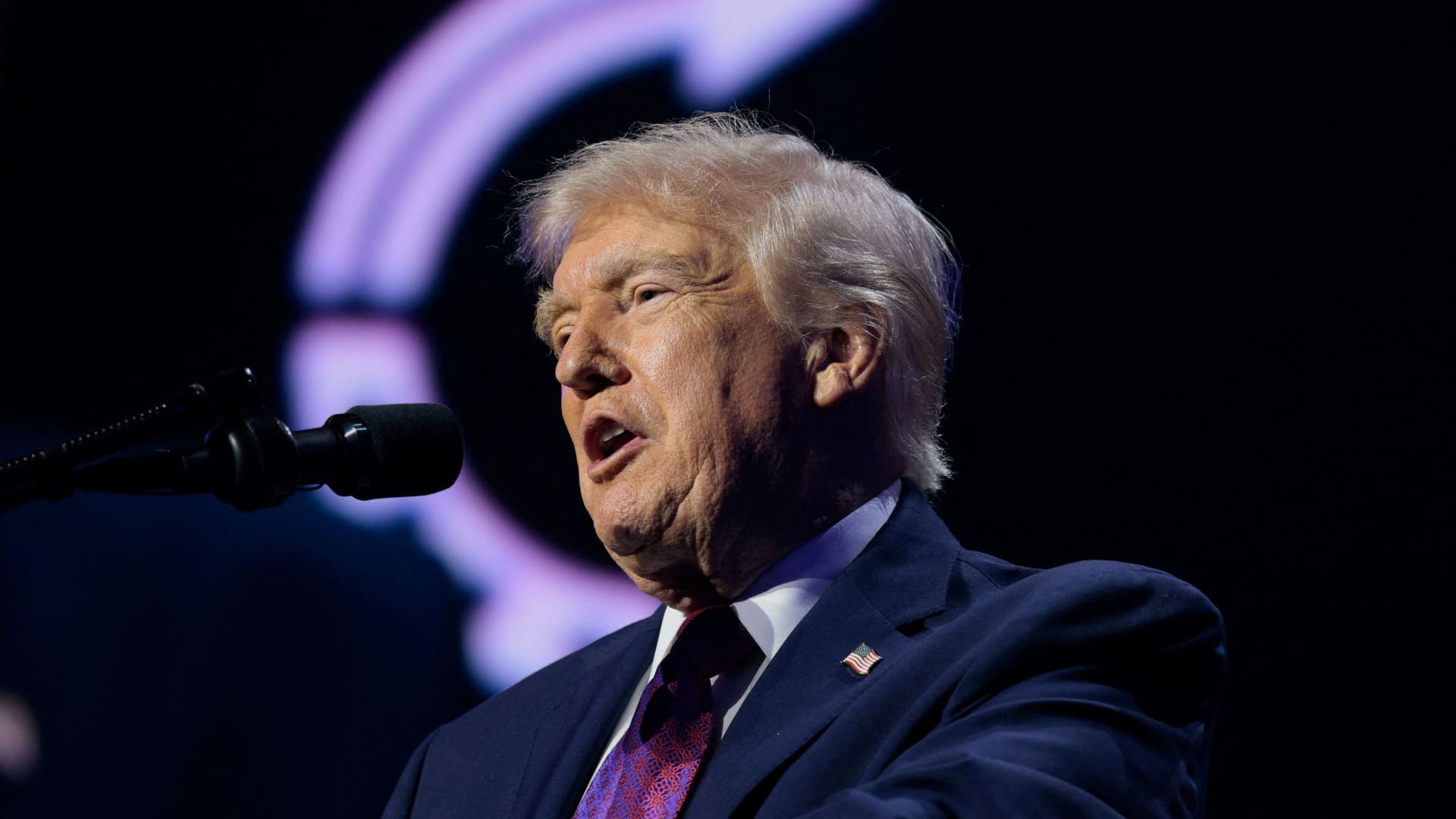 Trump sinaliza possível acordo entre Anthropic e Departamento de Defesa dos EUA