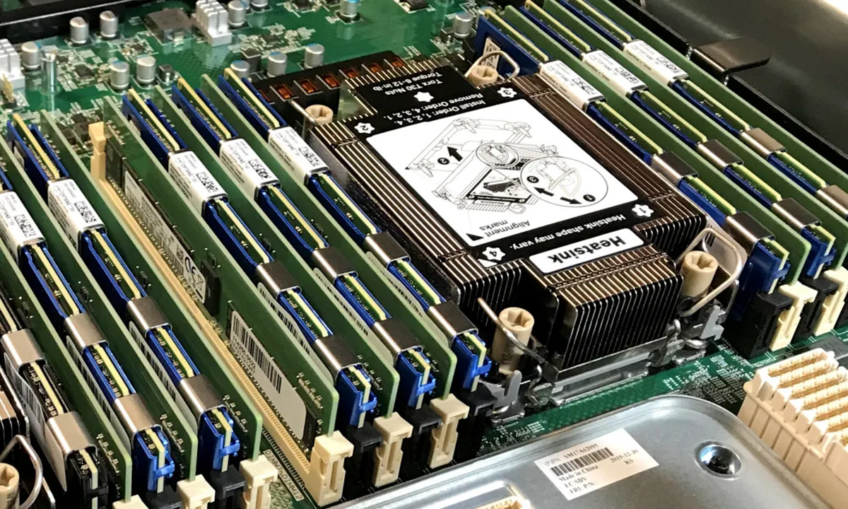 Memória Intel Optane permite rodar LLM de 1 trilhão de parâmetros em GPU única