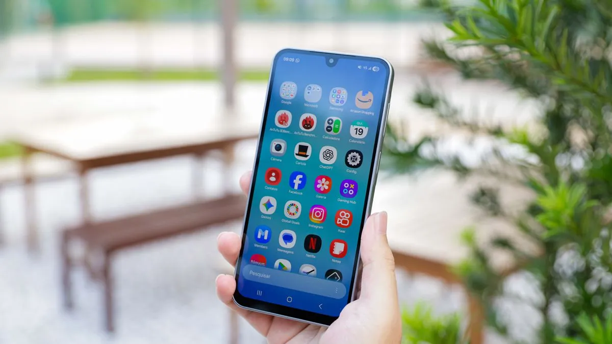 Samsung democratiza IA: Galaxy de entrada recebe One UI 8.5 com Bixby e Perplexity