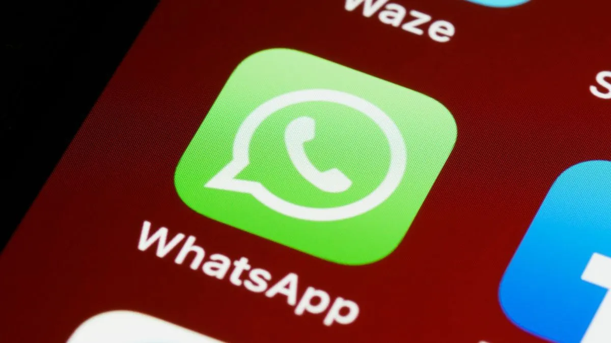 WhatsApp amplia Meta AI no iOS com suporte para análise de documentos